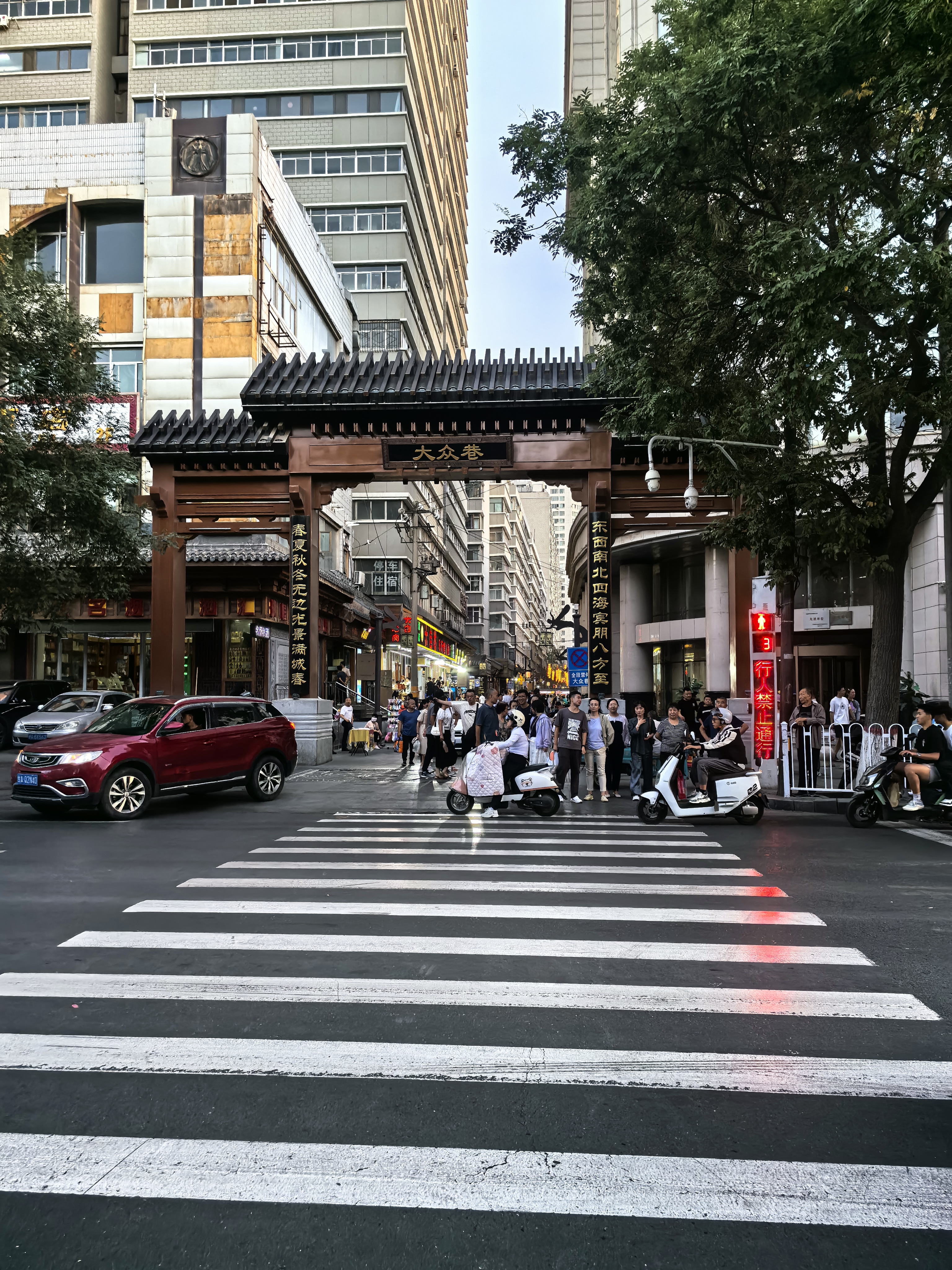 兰州哪里好玩热闹(兰州哪里好玩又好吃的地方)