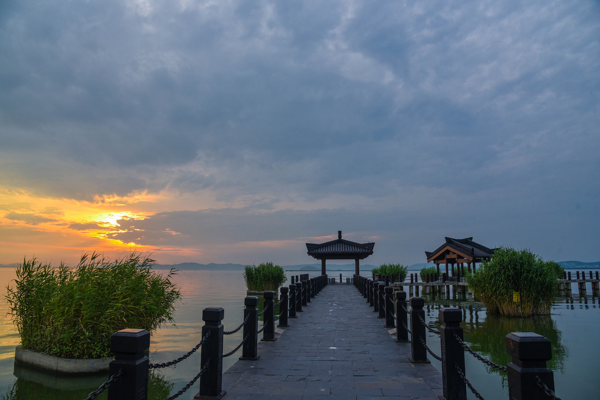 离巢湖最近有什么景点(离巢湖最近有什么景点吗)